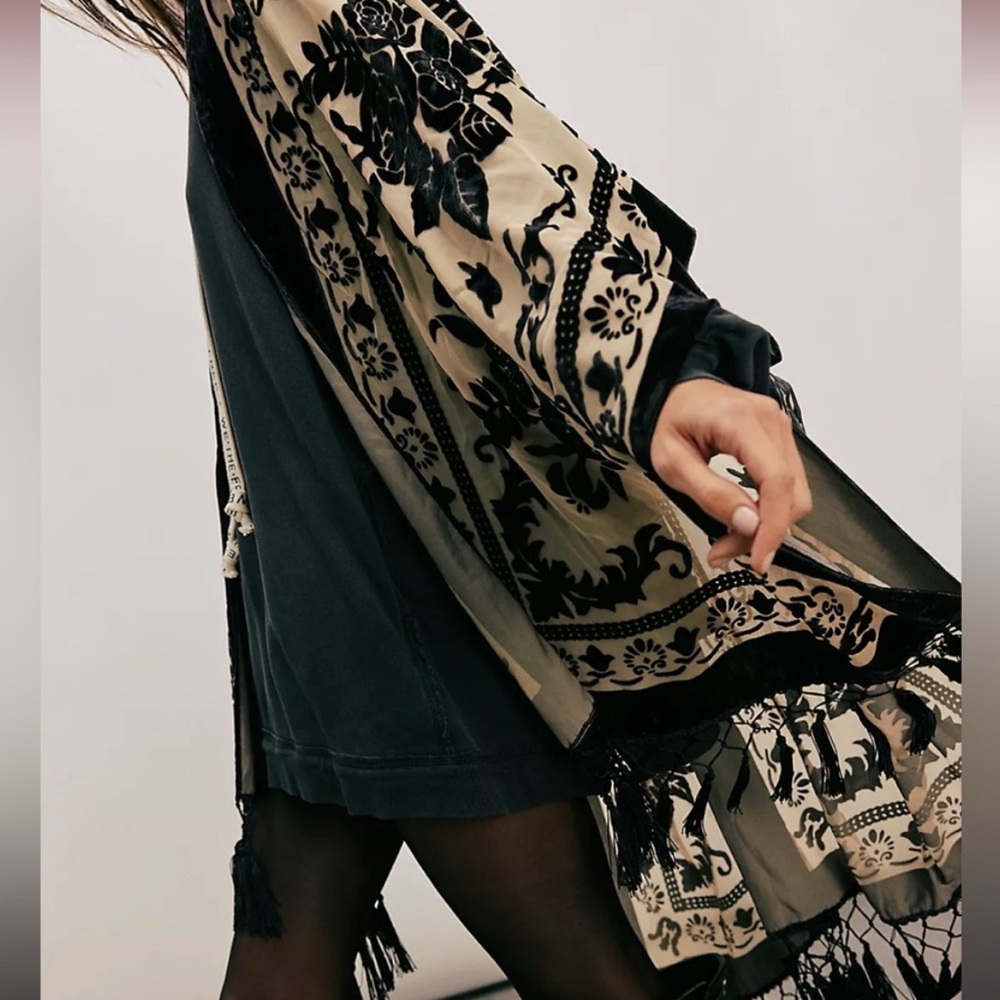 FreePeople velvet burnout kimono. Onesize (fits like M/L)
